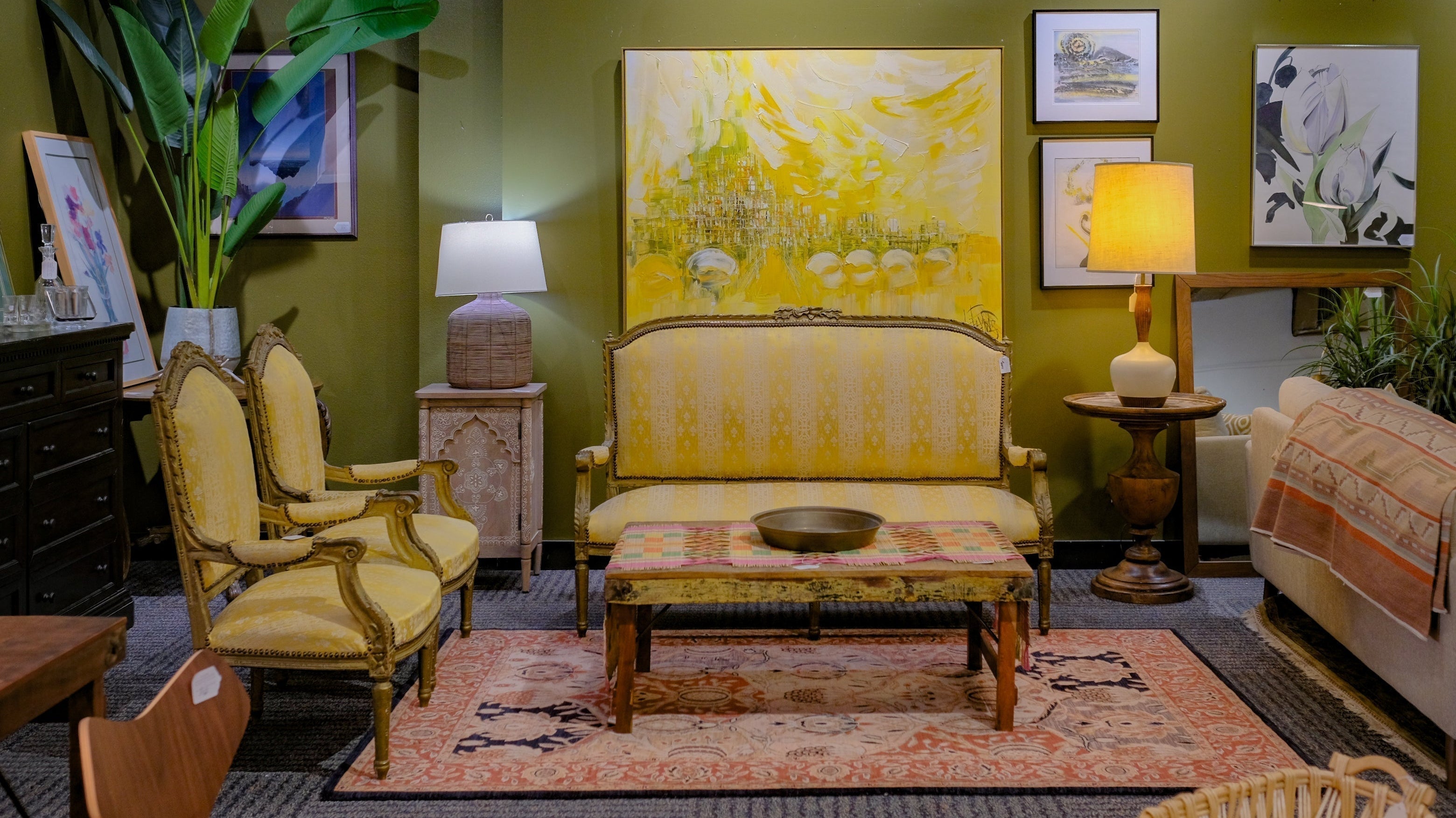 5 Rules for Styling Vintage Furniture in a Modern Home