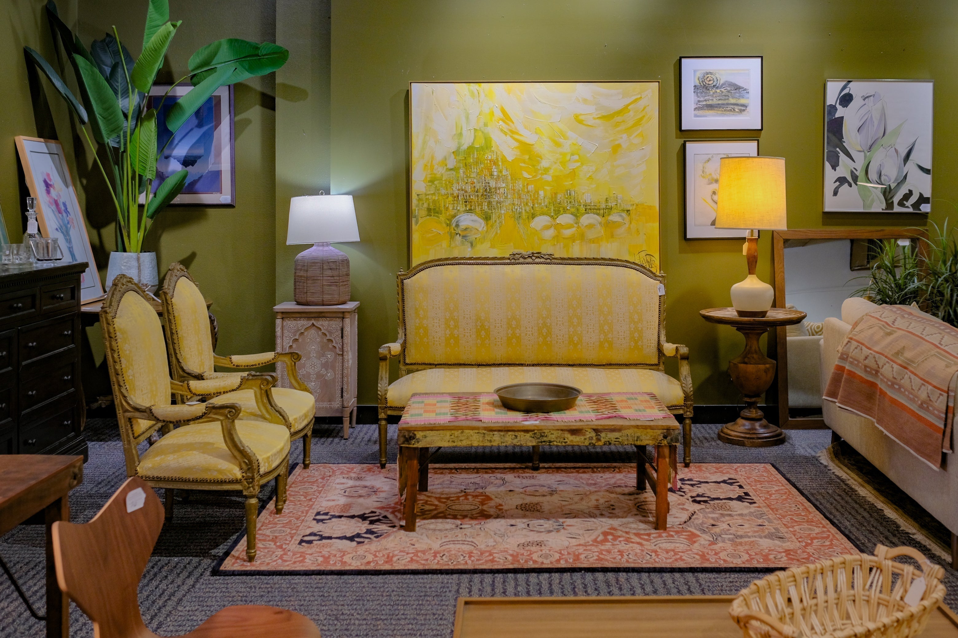 5 Rules for Styling Vintage Furniture in a Modern Home