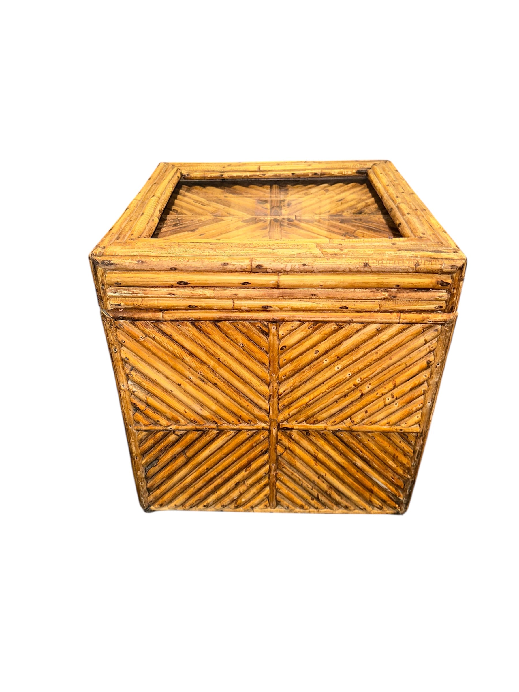 A square bamboo box featuring a decorative, crisscross pattern and a transparent lid, ideal for storage or displaying items.